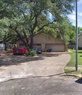 Main picture of 303 Villa Oaks Cir
