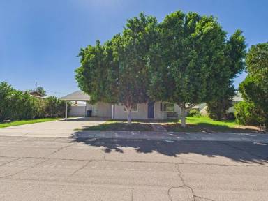 Main picture of 1233 W 11th St