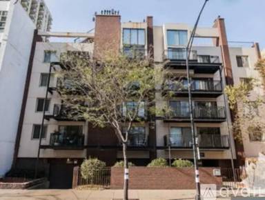 Main picture of 1220 N La Salle Dr