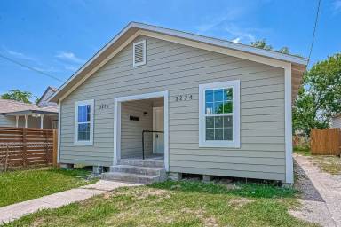 Main picture of 3270 Reeves St