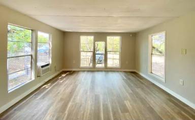 Main picture of 109 Harmons Way