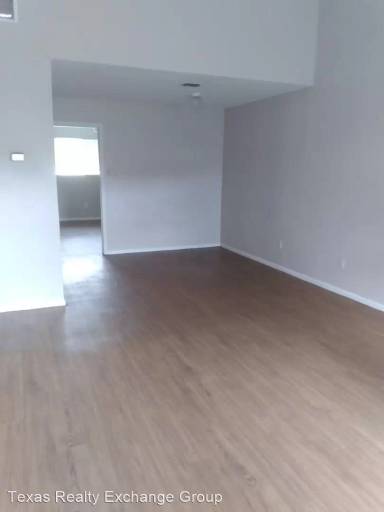 Main picture of 5747 Crestmore Dr