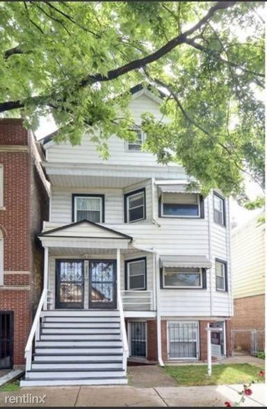 Main picture of 3445 N Oakley Ave