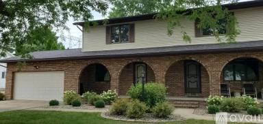 Main picture of 1799 King Dr