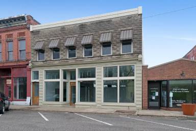 Main picture of 136 Brady St
