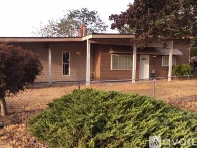 Main picture of 2615 S 76th St