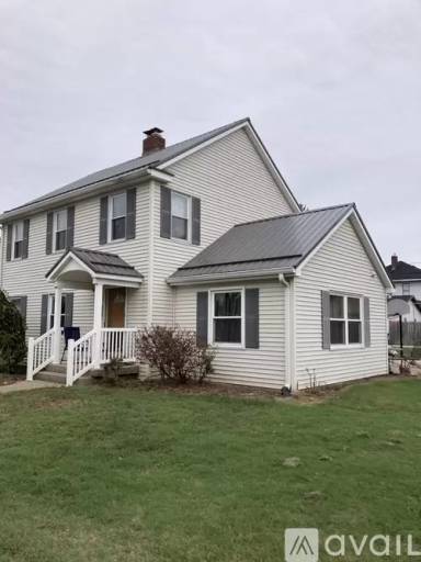 Main picture of 8 Pine Ct