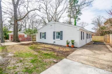 Main picture of 8923 Plymouth St