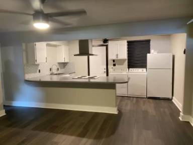 Main picture of 106 S 5th St