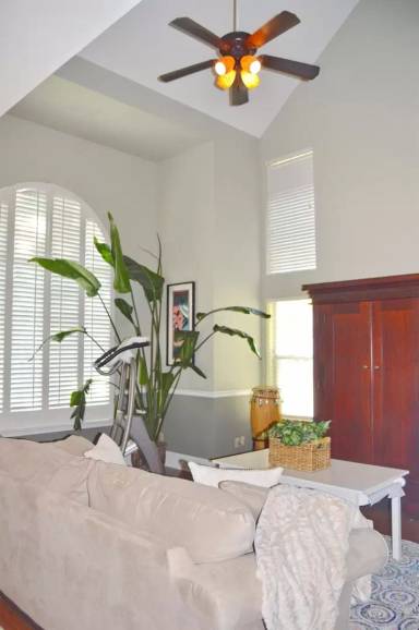 Main picture of 1047 E Monticello Cir