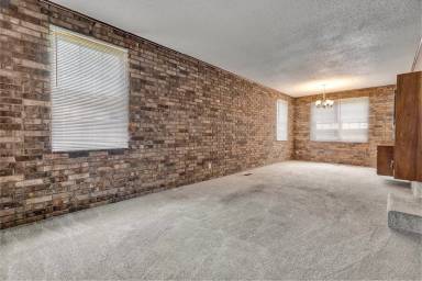 Main picture of 1660 W Palmer Pl