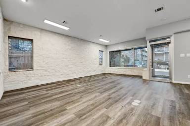 Main picture of 1011 W 25th St