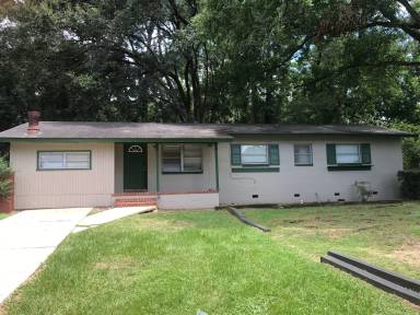 Main picture of 201 N Lipona Rd