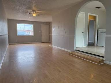 Main picture of 3601 Gaston