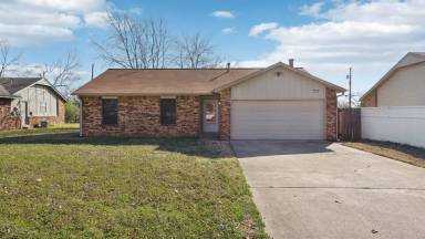 Main picture of 1127 N Hickory Dr