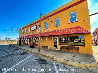 Main picture of 111 E Collin St