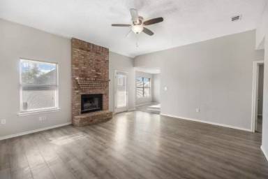 Main picture of 610 Brenna Rd