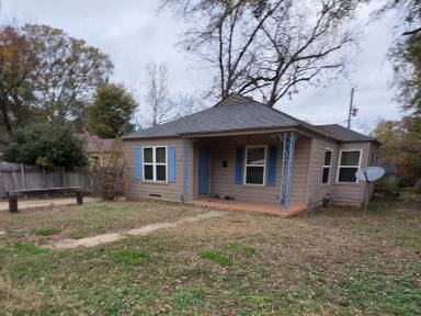 Main picture of 609 E Pinecrest Dr