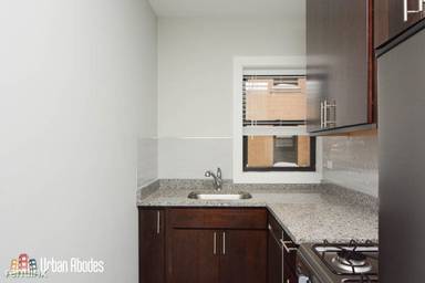 Main picture of 429 1/2 W Belden Ave