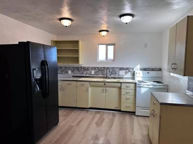 Main picture of 3600 E Thompson Ave