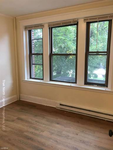 Main picture of 379 Broadway