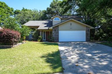 Main picture of 213 Bayberry Dr