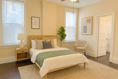 Main picture of 1077 S Taylor Ave