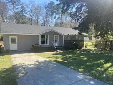 Main picture of 2233 Leo Ct