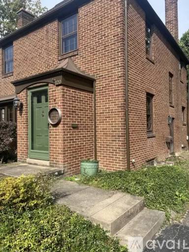 Main picture of 120 Ridgewood Dr