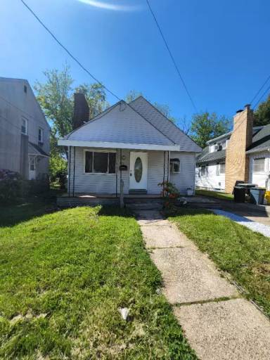 Main picture of 6831 Woodland Ave