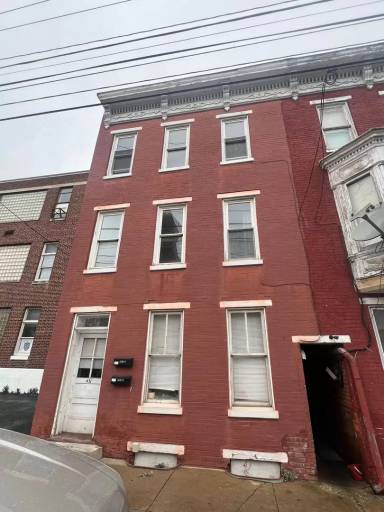 Main picture of 429 W King St