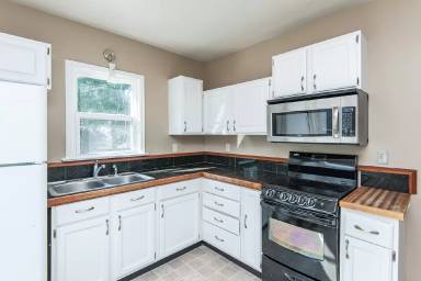 Main picture of 1012 4th St SE
