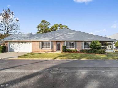 Main picture of 1941 Woodcrest Rdg