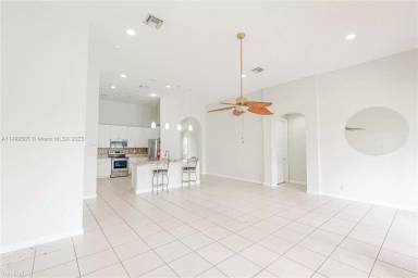 Main picture of 2717 SW 130th Ter