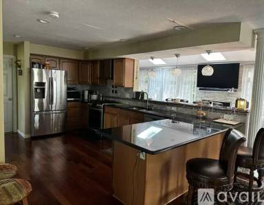 Main picture of 63 Purinton St