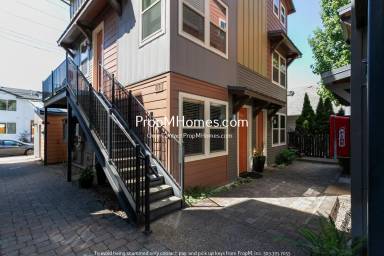 Main picture of 4313 SE Division St