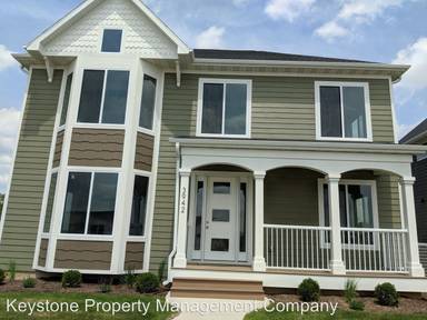 Main picture of 32 Hummingbird Ln