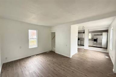 Main picture of 209 Duane St