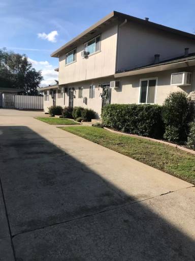 Main picture of 390 Wales Dr