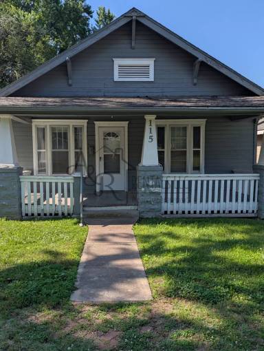 Main picture of 115 W Monroe St