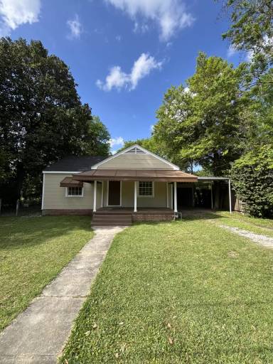 Main picture of 126 W Cherry Dr