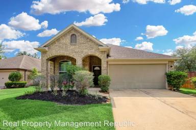Main picture of 11 Wood Drake Pl
