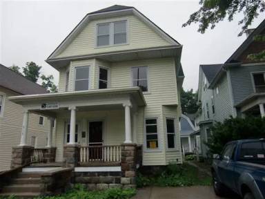 Main picture of 913 East Huron