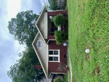 Main picture of 894 N McNeil St