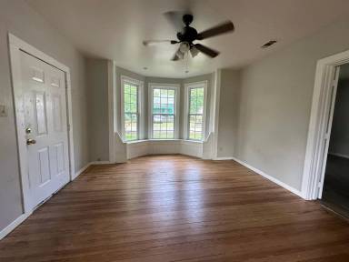Main picture of 410 Avenue 1 NE