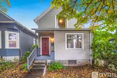 Main picture of 323 SE 28th Ave