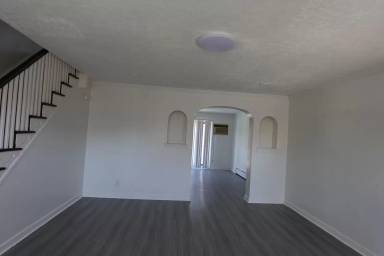 Main picture of 6819 Rutland St