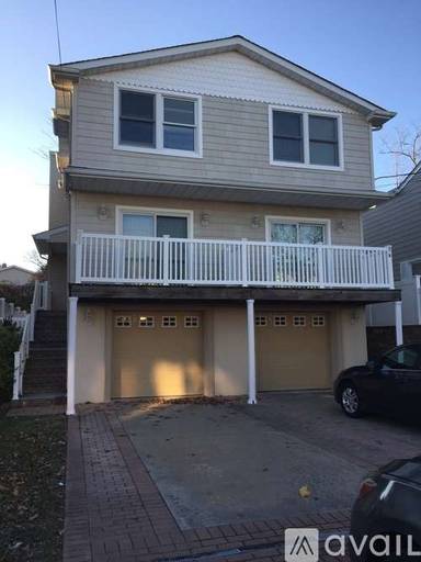 Main picture of 25 Hickory Rd