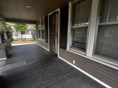 Main picture of 705 W Washington Ave