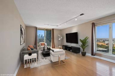 Main picture of 1212 N La Salle Dr Apartments
